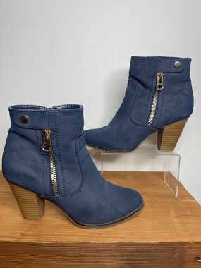 SIZE 8.5 Women's Navy Suede Ankle Booties with Stacked Heel
